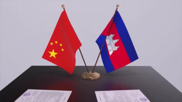 カンボジアと中国の国旗 政治概念 パートナー国間の取引 政府間のパートナーシップ協定 — ストック動画