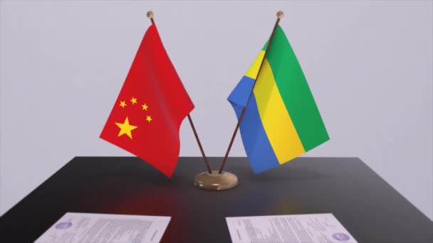 ガボンと中国の国旗 政治概念 パートナー国間の取引 政府間のパートナーシップ協定 — ストック動画