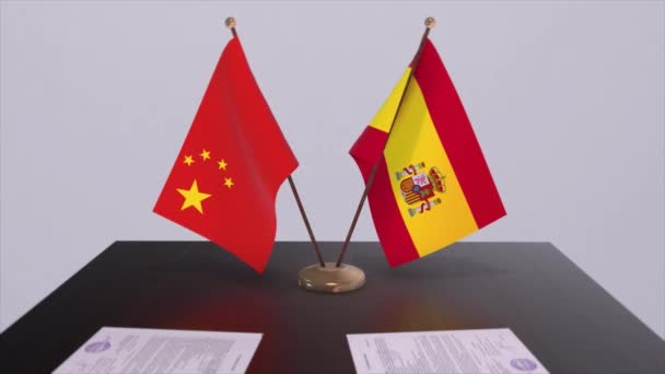 西班牙和中国的国旗 政治概念 国家间的伙伴交易 各国政府的伙伴关系协定 — 图库视频影像