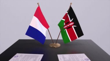 Kenya ve Fransa ulusal bayrakları diplomatik konferans odasında masanın üstünde. Siyaset anlaşması