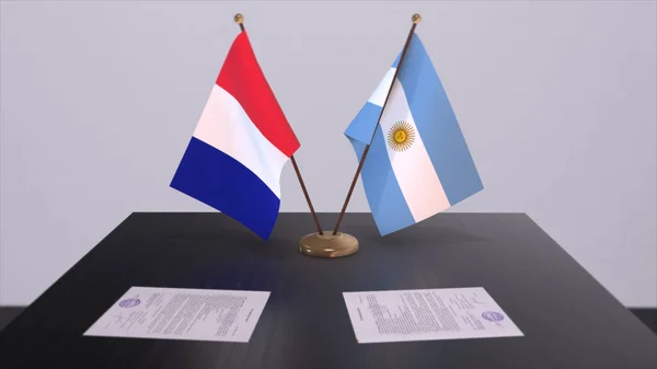 Bendera Nasional Argentina Dan Prancis Meja Ruang Konferensi Diplomatik Politik — Stok Foto