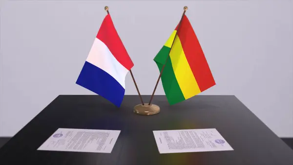 Bandeiras Nacionais Bolívia França Mesa Sala Conferências Diplomáticas Política Acordo — Fotografia de Stock