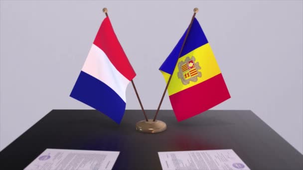 Andorra Fransa Ulusal Bayrakları Diplomatik Konferans Odasında Masanın Üzerinde Siyaset — Stok video