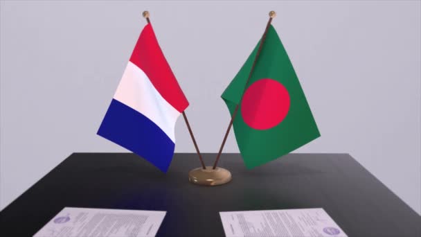 Bangladeş Fransa Ulusal Bayrakları Diplomatik Konferans Odasında Masanın Üzerinde Siyaset — Stok video