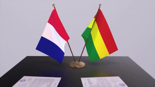 Flagi Narodowe Boliwii Francji Stole Sali Konferencyjnej Porozumienie Polityczne — Wideo stockowe