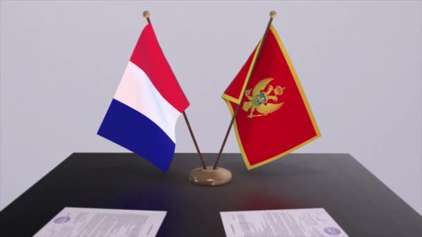 Національні Прапори Чорногорії Франції Столі Дипломатичній Конференц Залі Політика Узгоджується — стокове відео