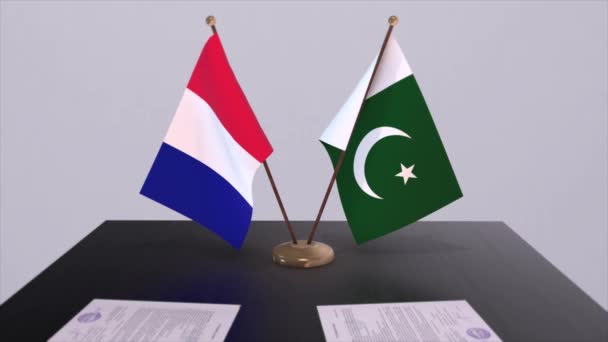 Pakistan Och Frankrike Nationella Flaggor Bordet Diplomatisk Konferensrum Politikavtal — Stockvideo