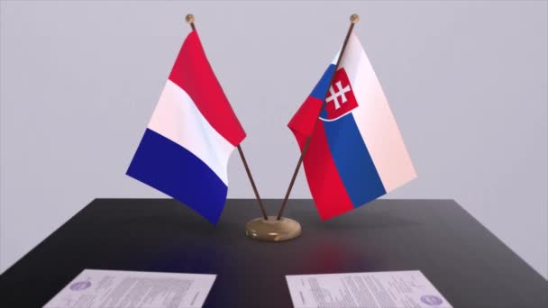 Государственные Флаги Словакии Франции Столе Дипломатическом Конференц Зале Соглашение Политических — стоковое видео
