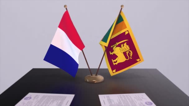 斯里兰卡和法国的国旗在外交会议室桌上 政治交易协议 — 图库视频影像