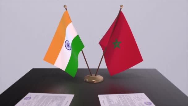 モロッコとインドの国旗 パートナーシップ契約のアニメーション 政治とビジネスの協力 — ストック動画