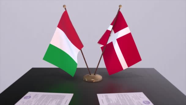 丹麦和意大利的国旗动画 政治和商业交易或协议 — 图库视频影像
