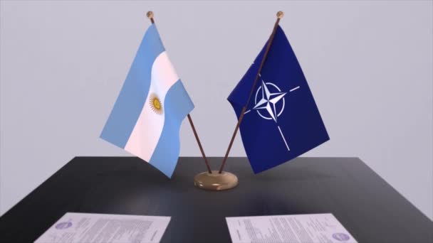 阿根廷国旗和北约国旗 政治和外交说明 — 图库视频影像