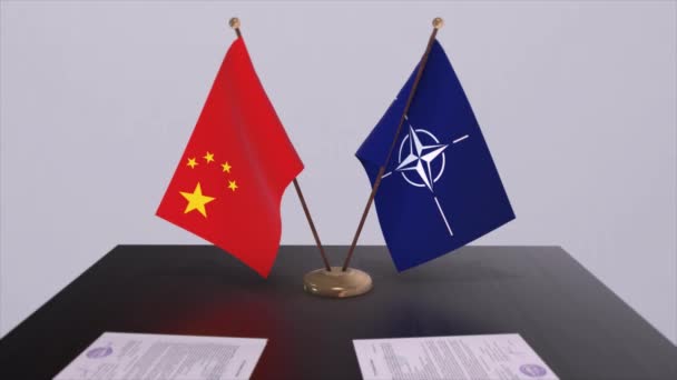 Nationalflagge Chinas Und Nato Flagge Illustration Von Politik Und Diplomatie — Stockvideo