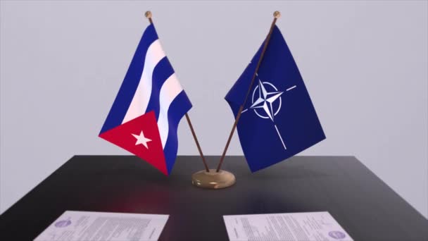 古巴国旗和北约国旗 政治和外交说明 — 图库视频影像