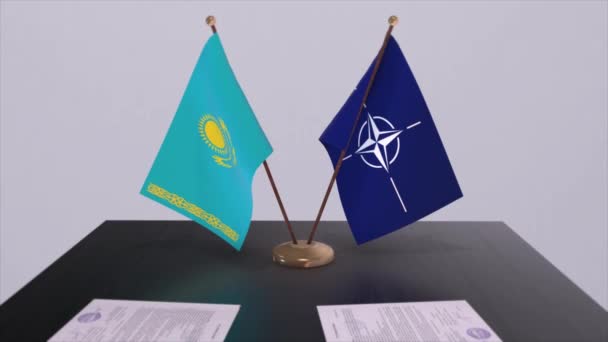 Kazakistan Ulusal Bayrağı Nato Bayrağı Politika Diplomasi Illüstrasyonu — Stok video