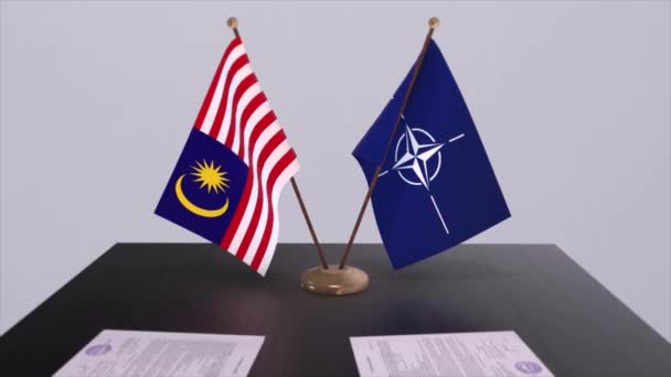 Malaysias Nationella Flagga Och Natos Flagga Politik Och Diplomati Illustration — Stockvideo