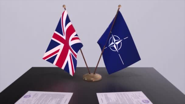 Ngiliz Ulusal Bayrağı Nato Bayrağı Politika Diplomasi Illüstrasyonu — Stok video