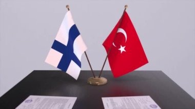 Finlandiya ve Türkiye siyasi toplantıda bayrak sallıyor. İş anlaşması animasyonu