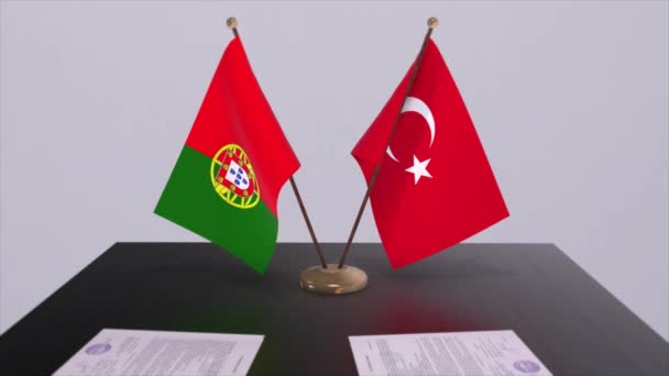 Die Flaggen Portugals Und Der Türkei Bei Einem Treffen Der — Stockvideo