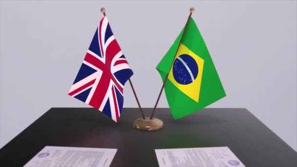ブラジルとイギリスの国旗 政治概念 パートナー国間のビートを扱う 政府間のパートナーシップ協定 — ストック動画