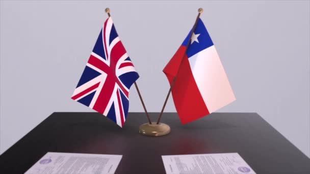 智利和英国国旗 政治概念 伙伴交易甲虫之间的国家 各国政府的伙伴关系协定 — 图库视频影像
