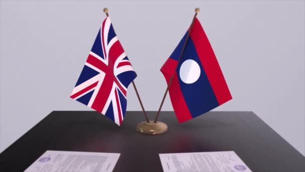 Laosz Egyesült Királyság Lobogója Politikai Koncepció Partneri Egyezség Két Ország — Stock videók
