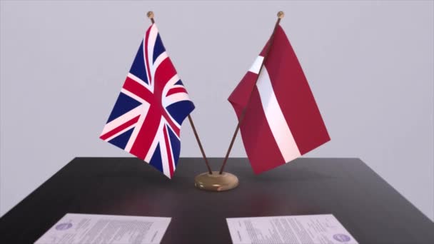 Lettland Und Die Britische Flagge Politisches Konzept Partnergeschäft Zwischen Den — Stockvideo