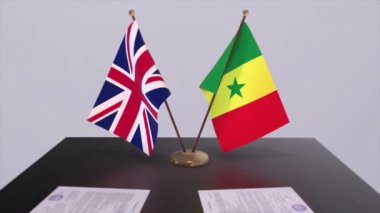 Senegal ve İngiltere bayrağı. Siyaset konsepti, ülkeler arasında ortaklık anlaşması. Hükümetlerin ortaklık anlaşması