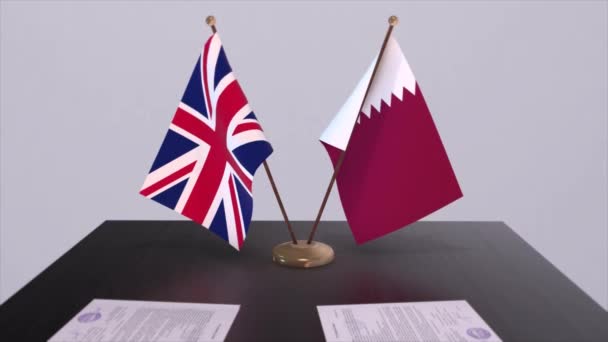 Qatar Och Brittisk Flagg Politiskt Koncept Partneravtal Mellan Länder Partnerskapsavtal — Stockvideo