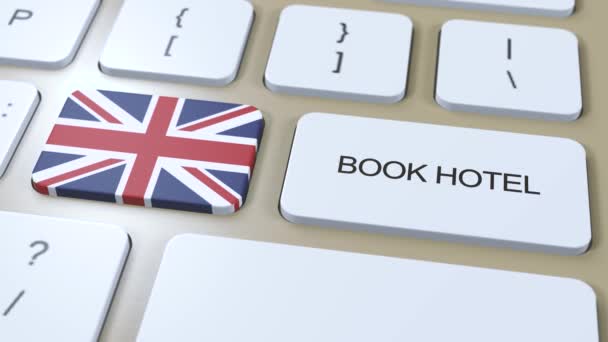英国のホテルをオンラインで予約します コンピューターのキーボードのボタン 旅行のコンセプト3Dアニメーション ホテルのテキストと英国の国旗を予約する — ストック動画