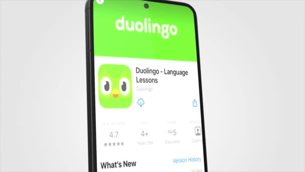Νέα Υόρκη Ηπα Μαΐου 2023 Λογότυπο Duolingo Στο Τηλέφωνο Κινουμένων — Αρχείο Βίντεο