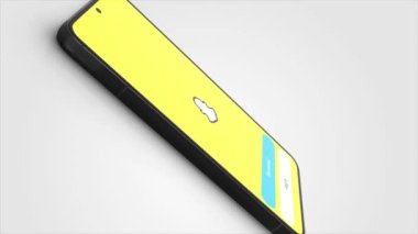 New York, ABD - 1 Mayıs 2023: Telefon Ekran Animasyonu Üzerine Snapchat Logosu, İllüstrasyon Editörü.