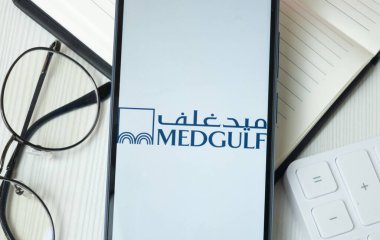 New York, ABD - 21 Haziran 2024: Telefon Ekranı Medgulf Logosu, Akdeniz ve Körfez Kooperatif Sigorta ve Sigorta Şirketi Simgesi.