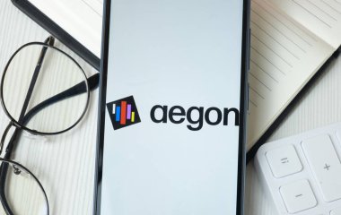 New York, ABD - 21 Haziran 2024: AEGON Logosu Telefon Ekranı, Şirket Simgesi.