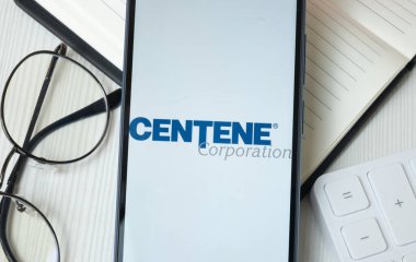 New York, ABD - 21 Haziran 2024: Telefon Ekranında Yüzüncü Logo, Şirket Simgesi.