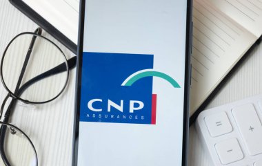 New York, ABD - 21 Haziran 2024: CNP Telefon Ekranı Logosu, Şirket Simgesi.