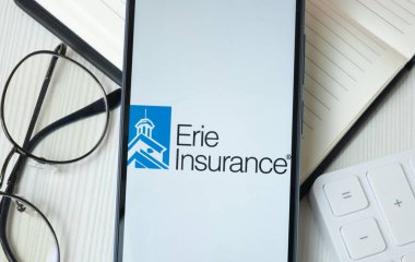 New York, ABD - 21 Haziran 2024: Erie Tazminat Logosu Telefon Ekranı, Erie Sigorta Şirketi Simgesi.