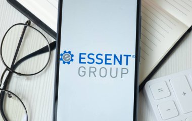 New York, ABD - 21 Haziran 2024: Essent Grup Logosu Telefon Ekranı, Şirket Simgesi.