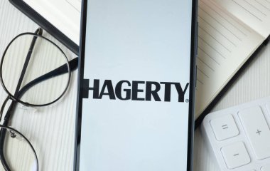 New York, ABD - 21 Haziran 2024: Telefon Ekranında Hagerty Logosu, Şirket Simgesi.