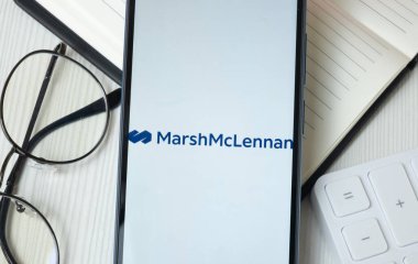 New York, ABD - 21 Haziran 2024: Marsh McLennan Şirketleri Logosu Telefon Ekranında, MarshMcLennan Şirketi Simgesi.