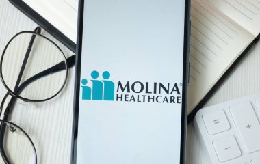 New York, ABD - 21 Haziran 2024: Molina Sağlık Logosu Telefon Ekranı, Şirket Simgesi.