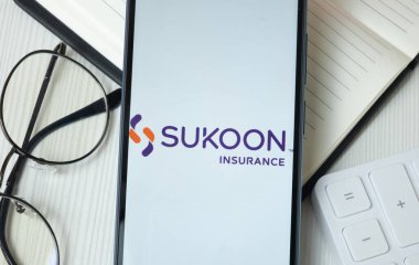 New York, ABD - 21 Haziran 2024: Sukoon Sigorta Logosu Telefon Ekranı, Şirket Simgesi.