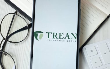 New York, ABD - 21 Haziran 2024: Trean Sigorta Grubu Logosu Telefon Ekranı, Şirket Simgesi.