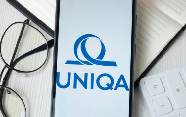 New York, ABD - 21 Haziran 2024: Uniqa Sigorta Grubu Logosu Telefon Ekranı, Şirket Simgesi.