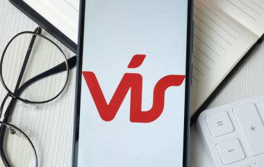 New York, ABD - 21 Haziran 2024: Vatryggingafelag Adaları Logosu Telefon Ekranı, karşılaştırmalı Simge Şirketi.