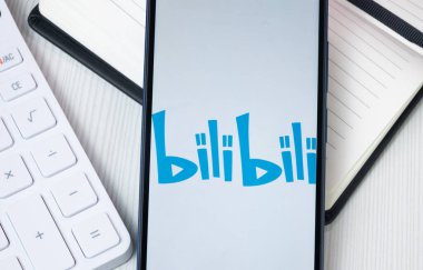 New York, ABD - 30 Haziran 2024: Bilibili Logosu Telefon Ekranı, Şirket Simgesi.