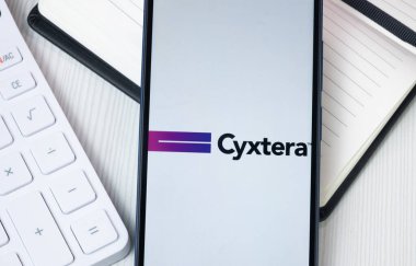 New York, ABD - 30 Haziran 2024: Cyxtera Teknoloji Logosu Telefon Ekranı, Şirket Simgesi.