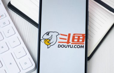 New York, ABD - 30 Haziran 2024: Douyu Logosu Telefon Ekranında, Şirket Simgesi.