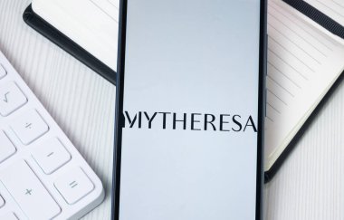 New York, ABD - 30 Haziran 2024: MYT Hollanda Ebeveyn Logosu Telefon Ekranında, Mytheresa Şirketi Simgesi.