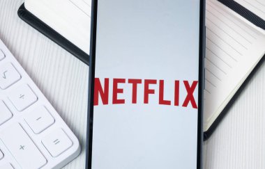 New York, ABD - 30 Haziran 2024: Netflix Logo Telefon Ekranı, Şirket Simgesi.